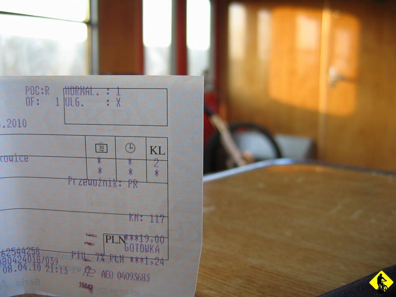 fota 004.jpg - W lany poniedziałek miało pojechać 5 osób. W lany poniedziałek padało. Wyjazd nie wypalił. Pięć dni później pojawiła się kolejna okazja. Niestety brutalna prawda nowego sezonu jest taka, że pierwszy wyjazd zaliczam samotnie i bilet kupuję 100% płatny.